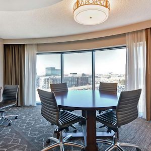 Executive One-Bedroom Corner King Suite